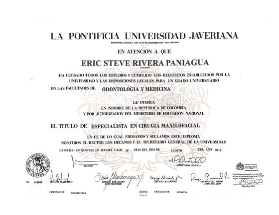 Especialista en Cirugía Maxilofacial, Pontificia Universidad Javeriana, Bogotá