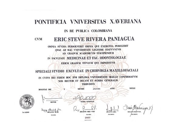 Título de especialista, diploma en latín, Pontificia Universitas Xaveriana